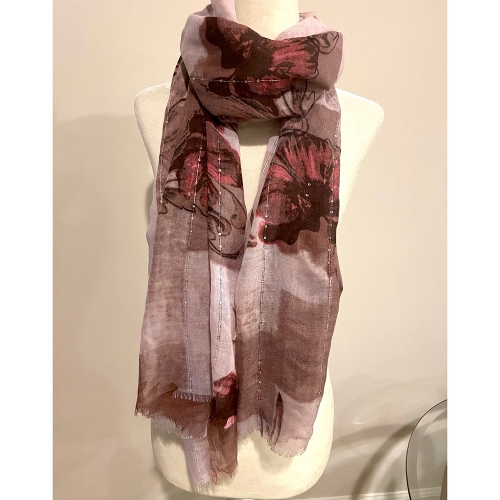• Scarf •